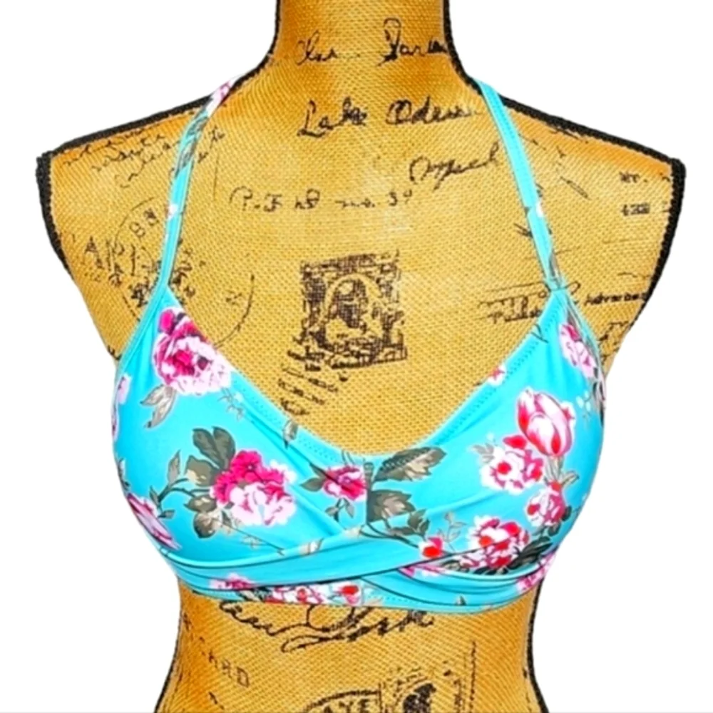 NEW Modern Love Twist Front Bikini Swim Top